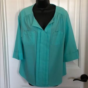 Ladies blouse in teal with front pockets